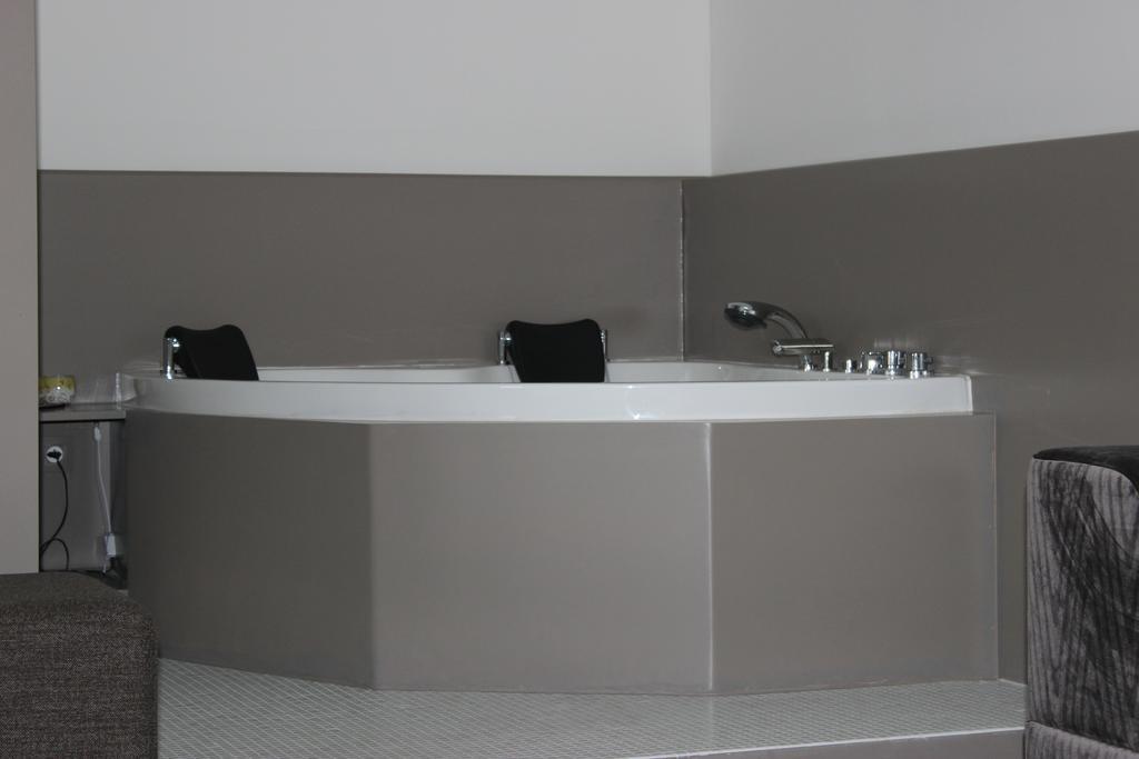 Den Bongaerd B&B And Wellness Tongeren Szoba fotó